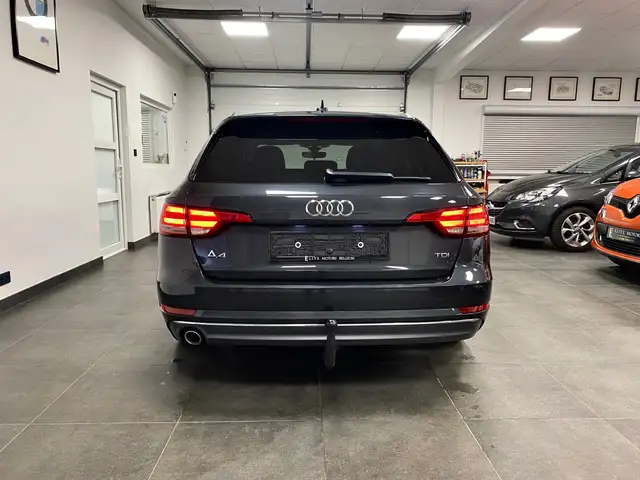 Audi A4 view 5