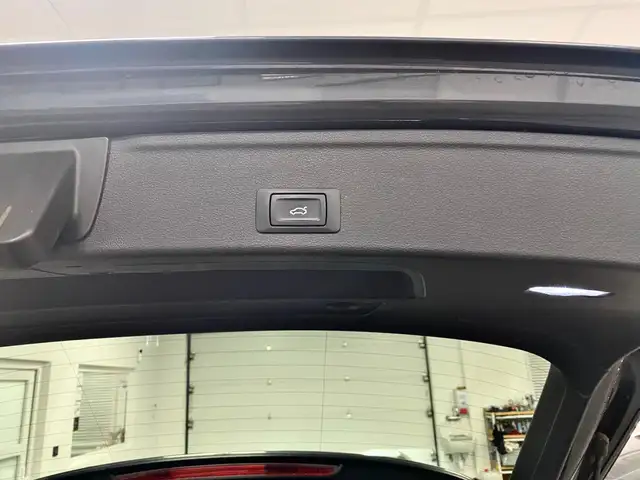 Audi A4 view 7