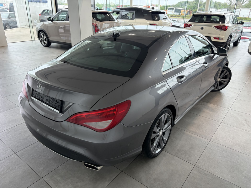 Mercedes-Benz CLA 200 Automaat / Leder / Camera / Navigatie / Sfeerverlichting — photo 11