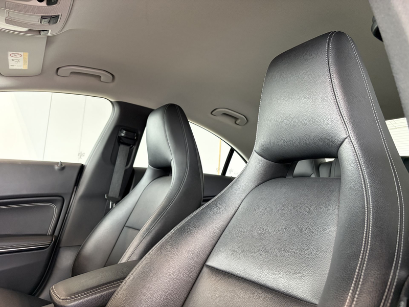 Mercedes-Benz CLA 200 Automaat / Leder / Camera / Navigatie / Sfeerverlichting — photo 13