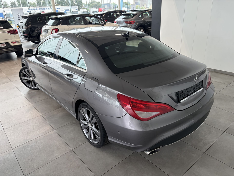 Mercedes-Benz CLA 200 Automaat / Leder / Camera / Navigatie / Sfeerverlichting — photo 8