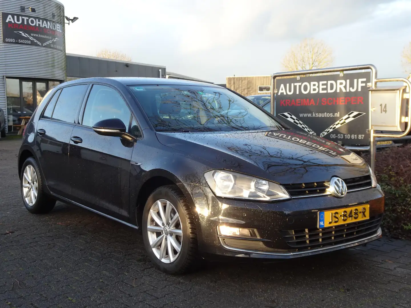Volkswagen Golf 1.2 TSI Zwart - 1