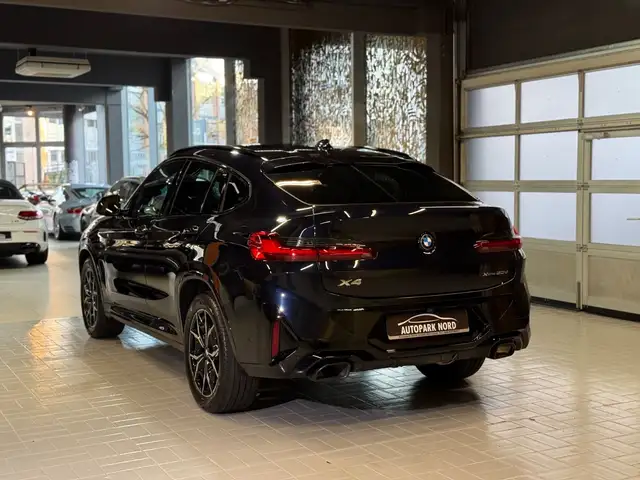 BMW X4 view 5