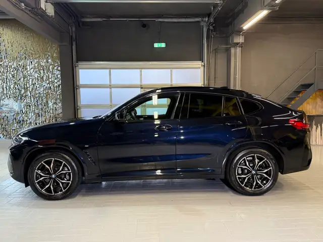 BMW X4 view 4