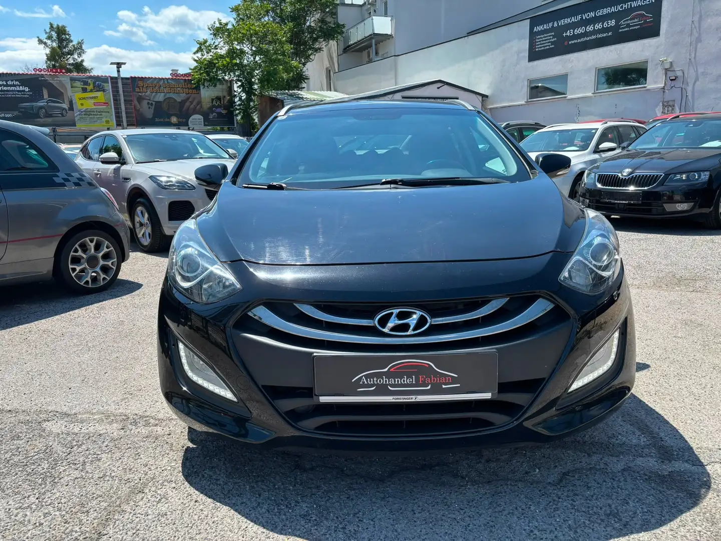 Hyundai i30 CW 1,4 CRDi Go 90PS Schwarz - 2