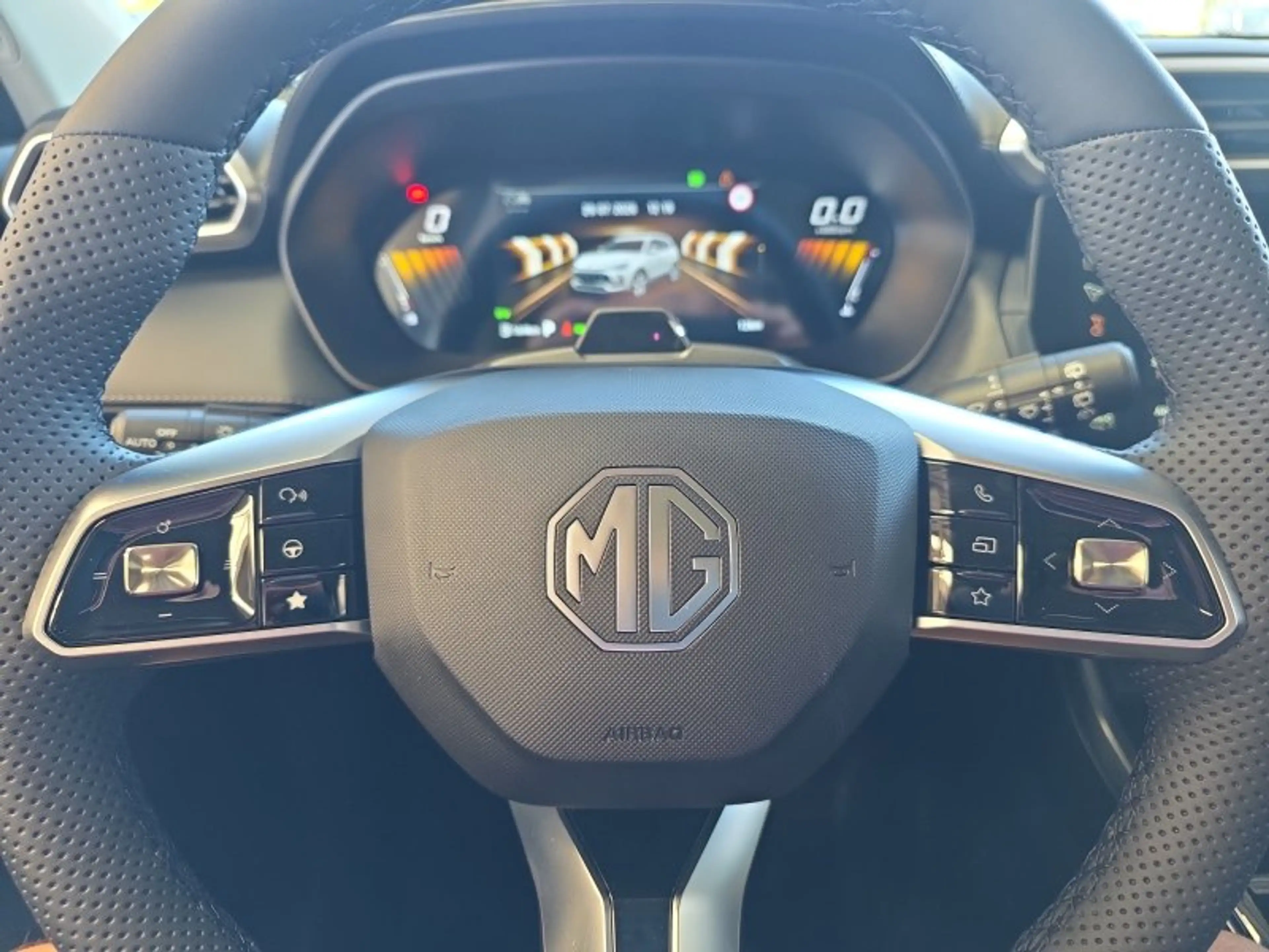 MG ZS Luxury 1,5 Hybrid+ 197PS Pano/18*Alu/LED/Navi/Lede — photo 19