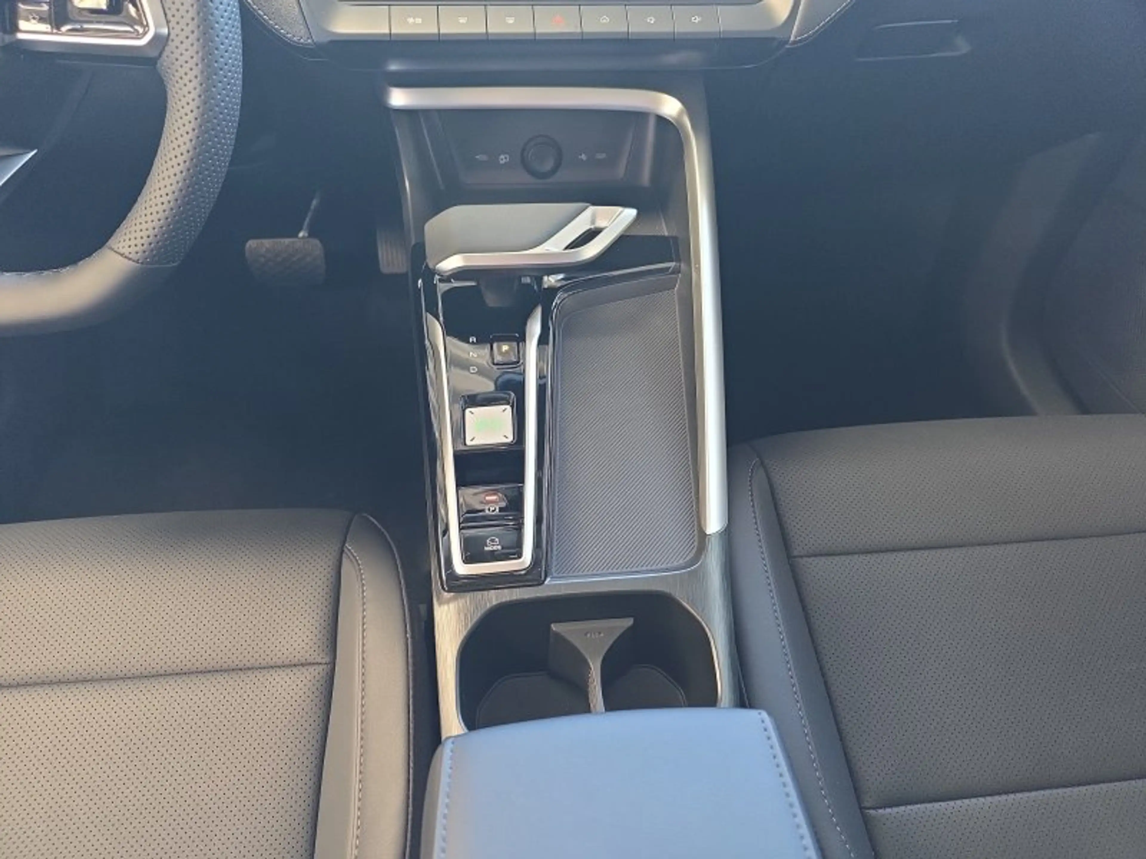 MG ZS Luxury 1,5 Hybrid+ 197PS Pano/18*Alu/LED/Navi/Lede — photo 11