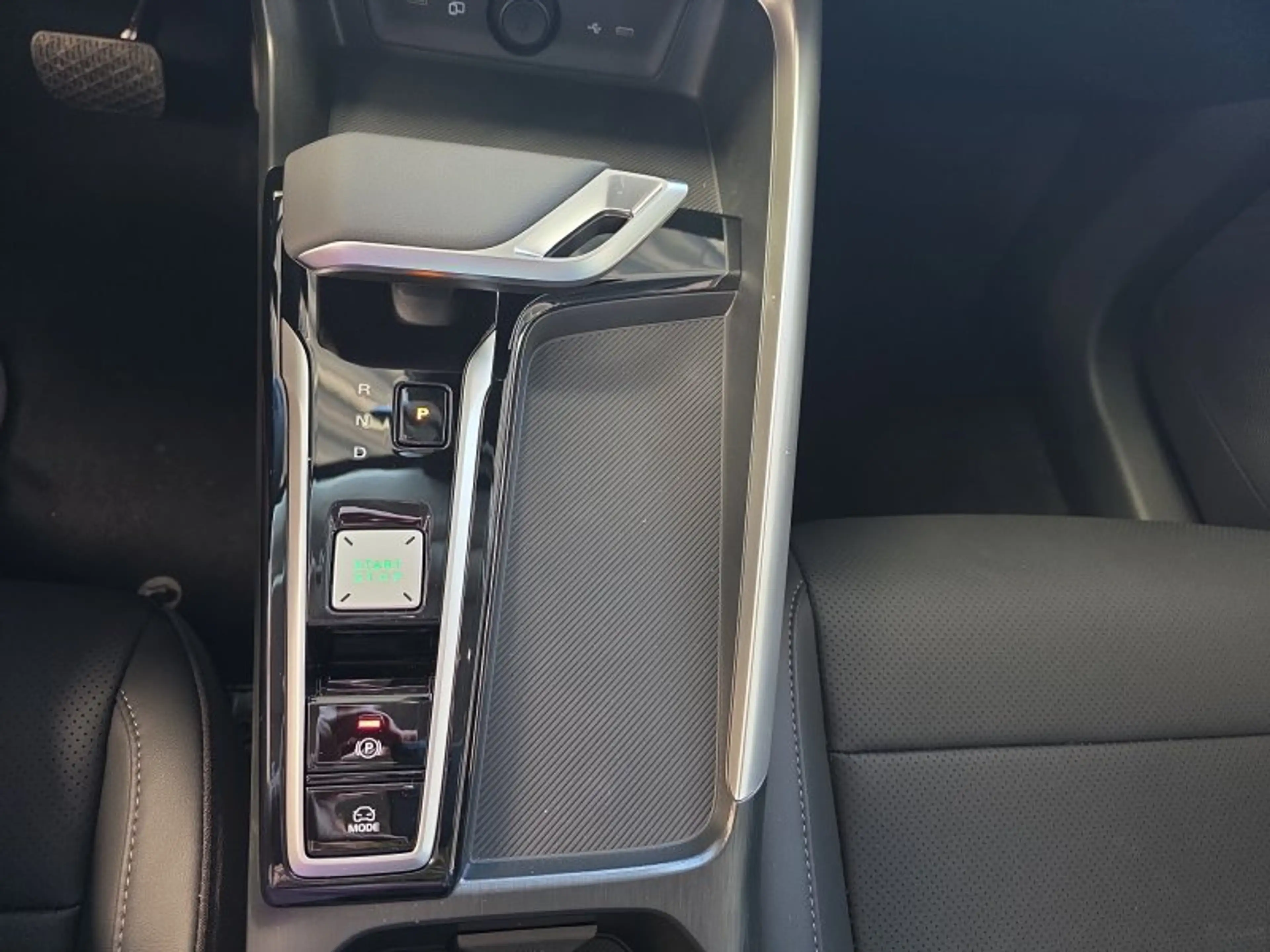 MG ZS Luxury 1,5 Hybrid+ 197PS Pano/18*Alu/LED/Navi/Lede — photo 22