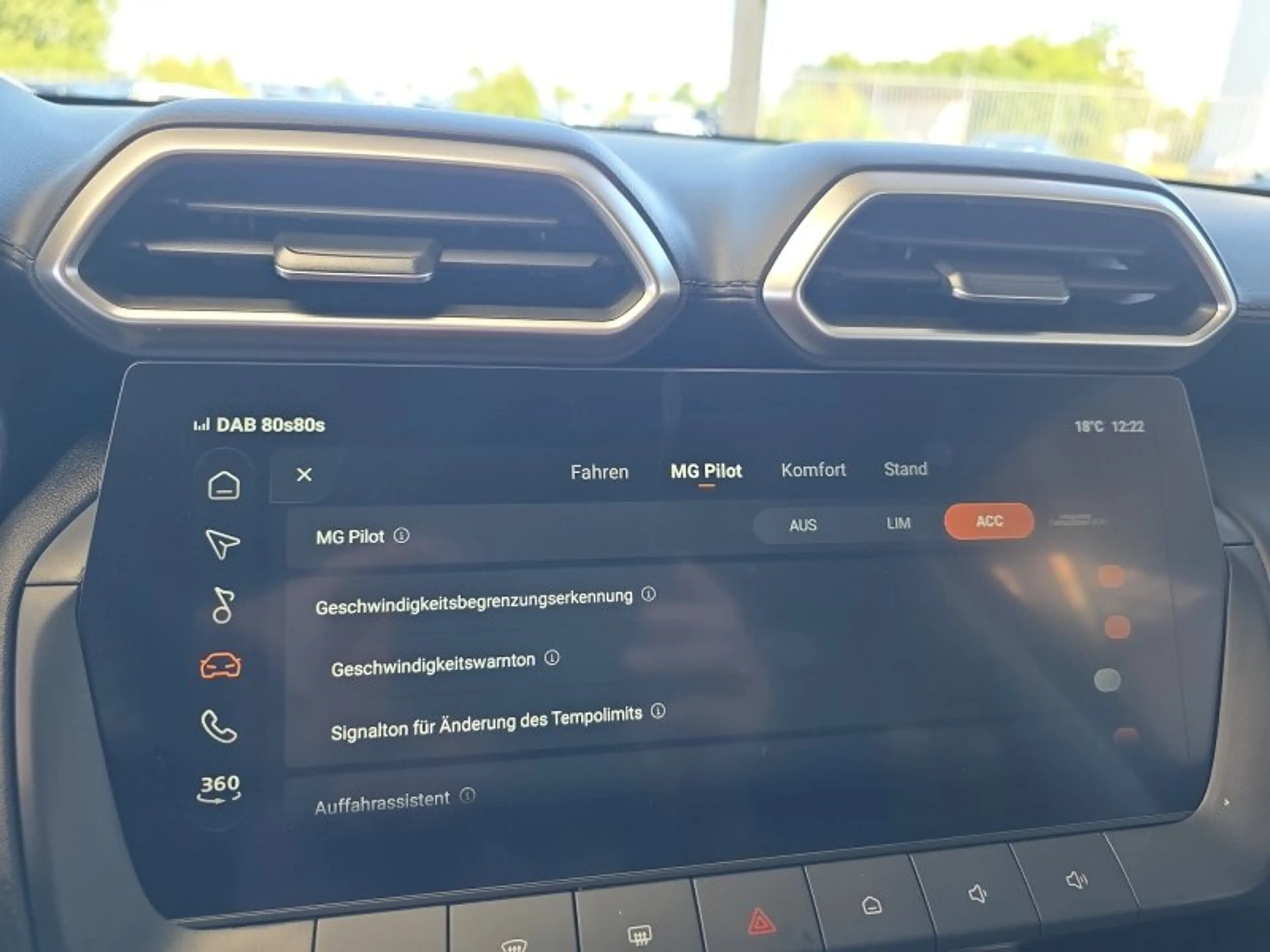 MG ZS Luxury 1,5 Hybrid+ 197PS Pano/18*Alu/LED/Navi/Lede — photo 31