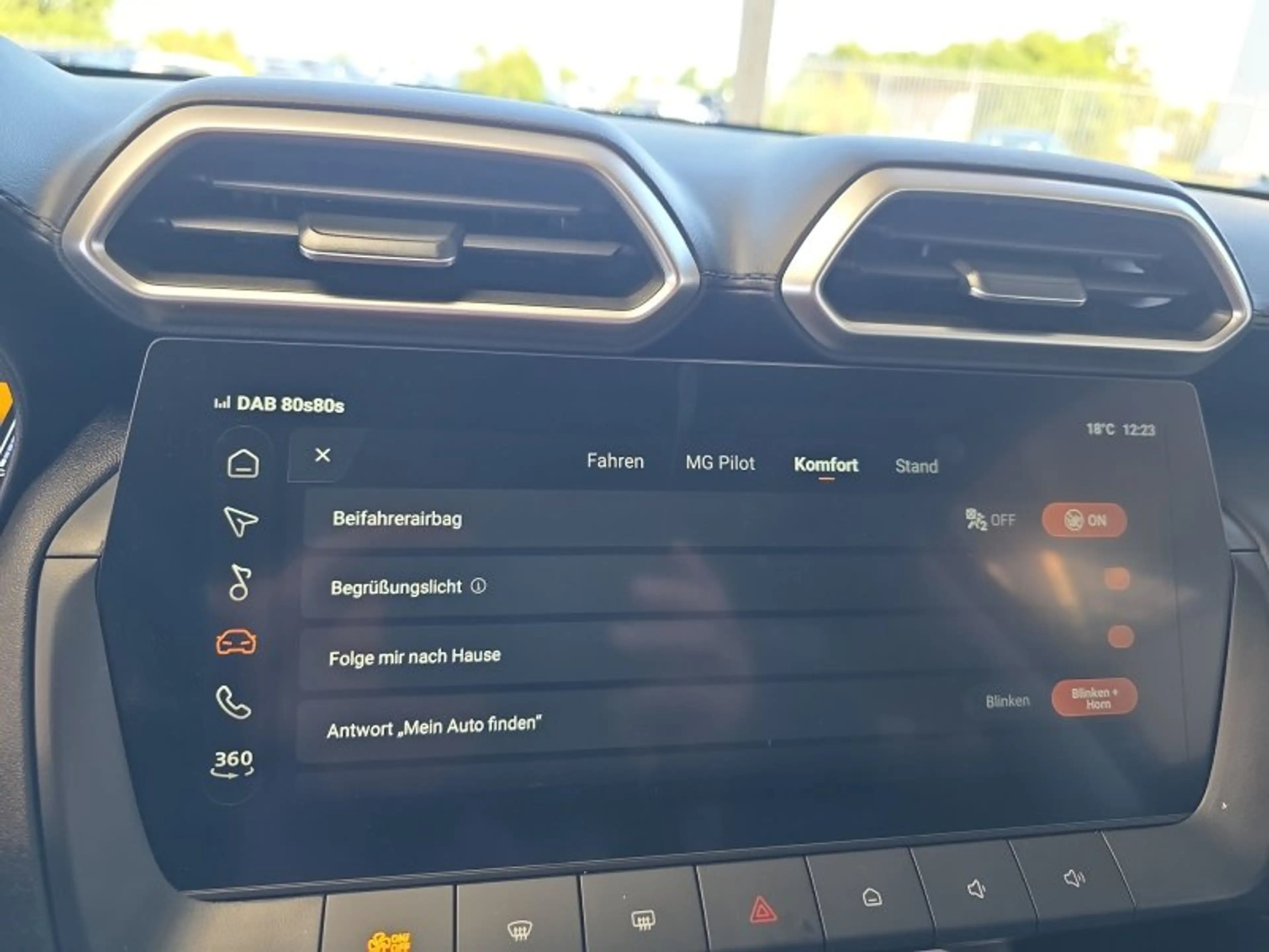 MG ZS Luxury 1,5 Hybrid+ 197PS Pano/18*Alu/LED/Navi/Lede — photo 32