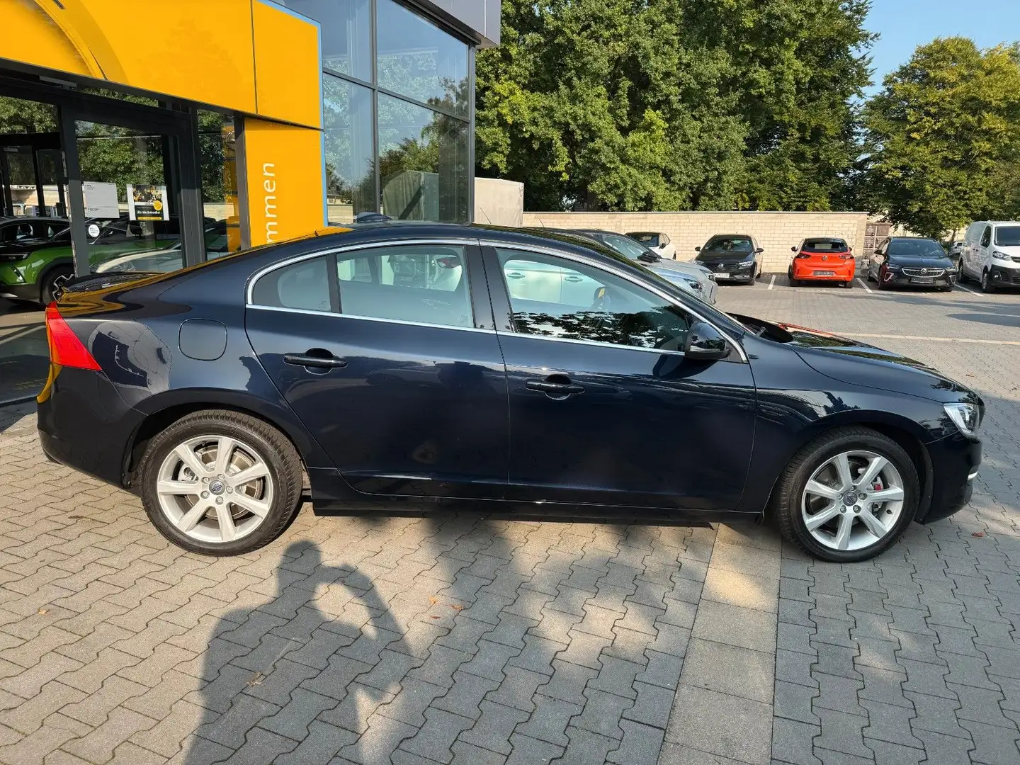 Volvo S60 3.0 Lim. Momentum AWD,Leder,AHK Blauw - 2