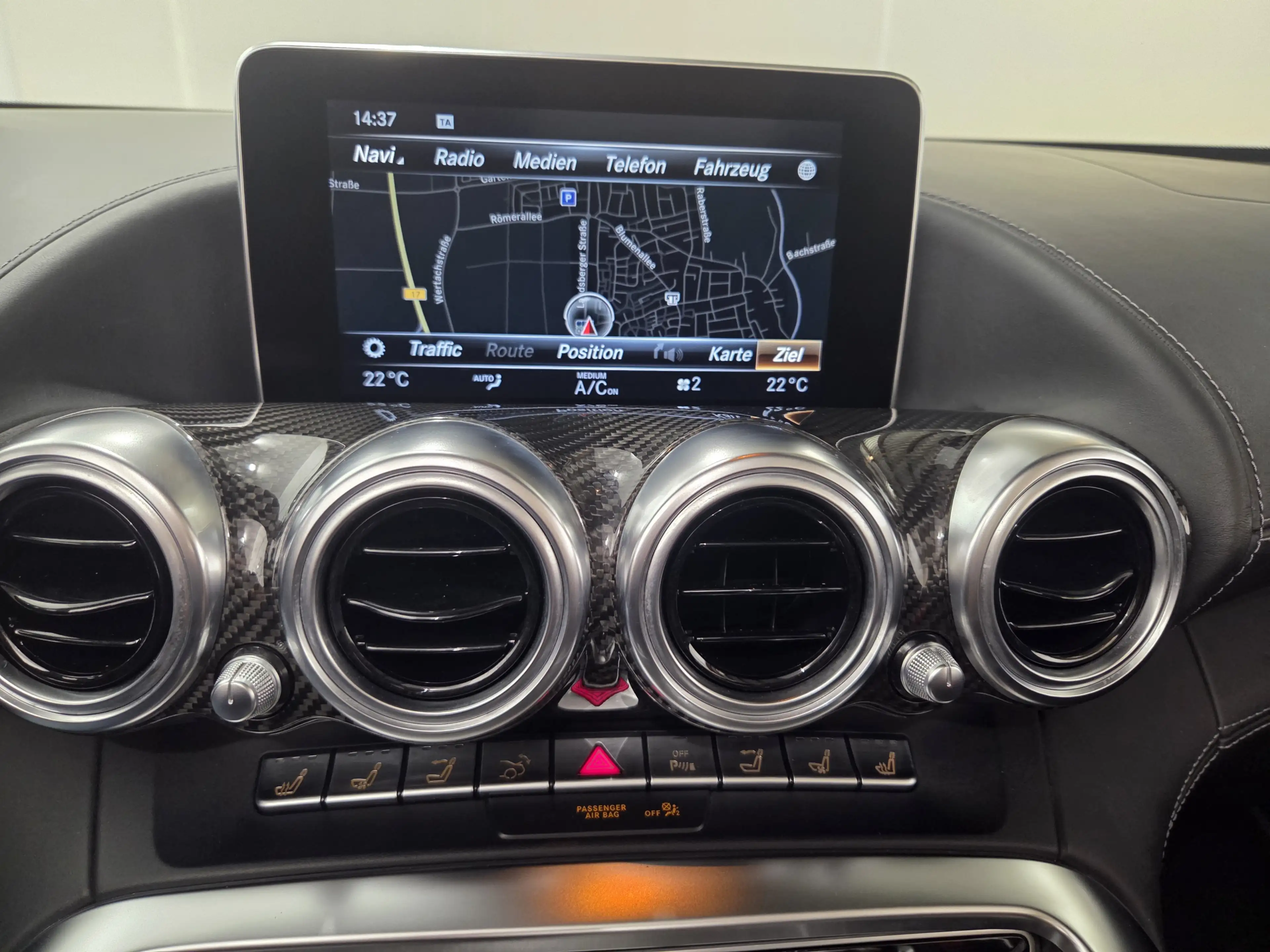 Mercedes-Benz AMG GT Roadster, Burmester, Performancesitze — photo 15