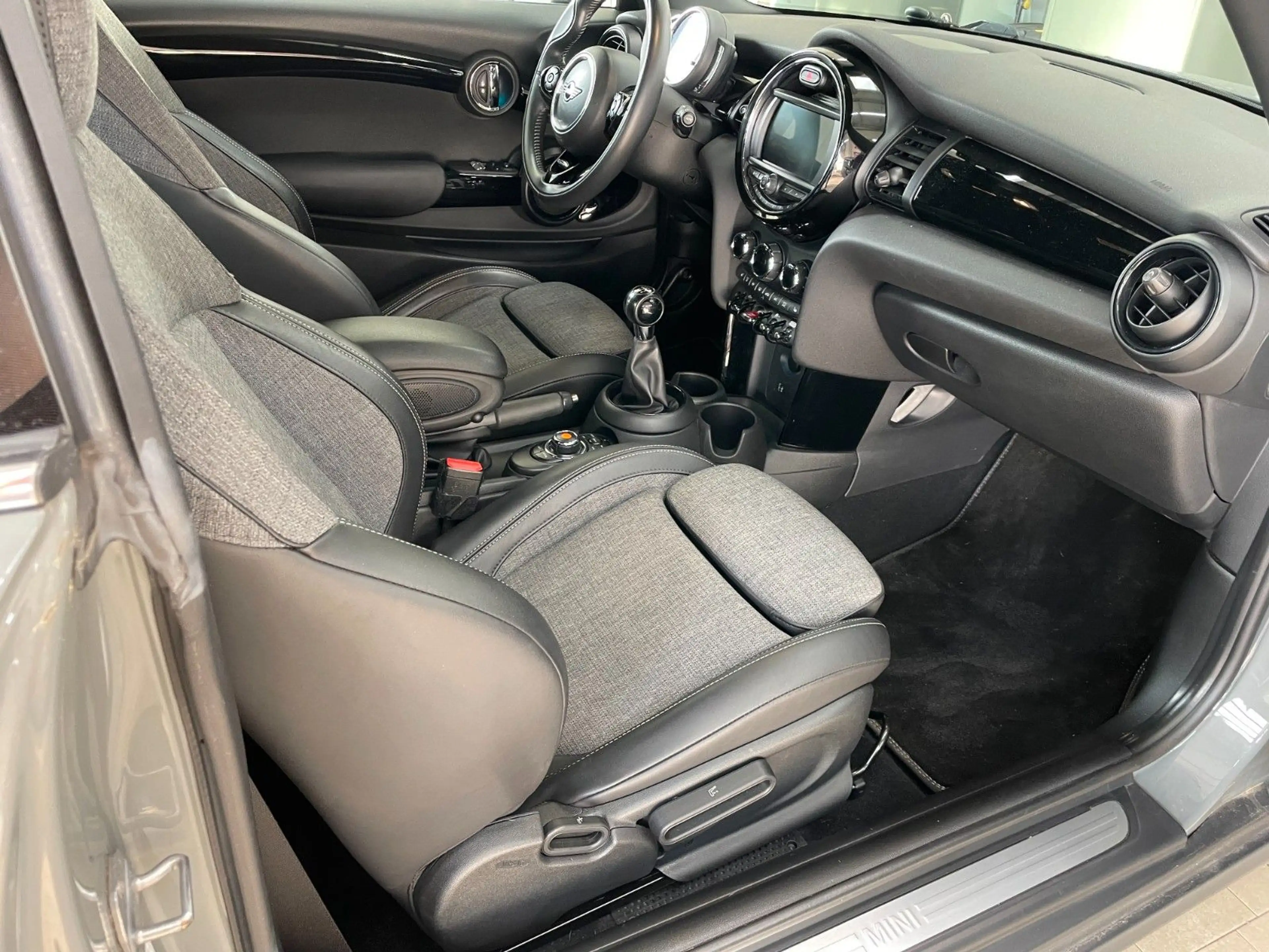 MINI Cooper D COOPER D/CHILI/NAVI/TEMP/LED/ISOFIX-BEIFAHRERS — photo 8