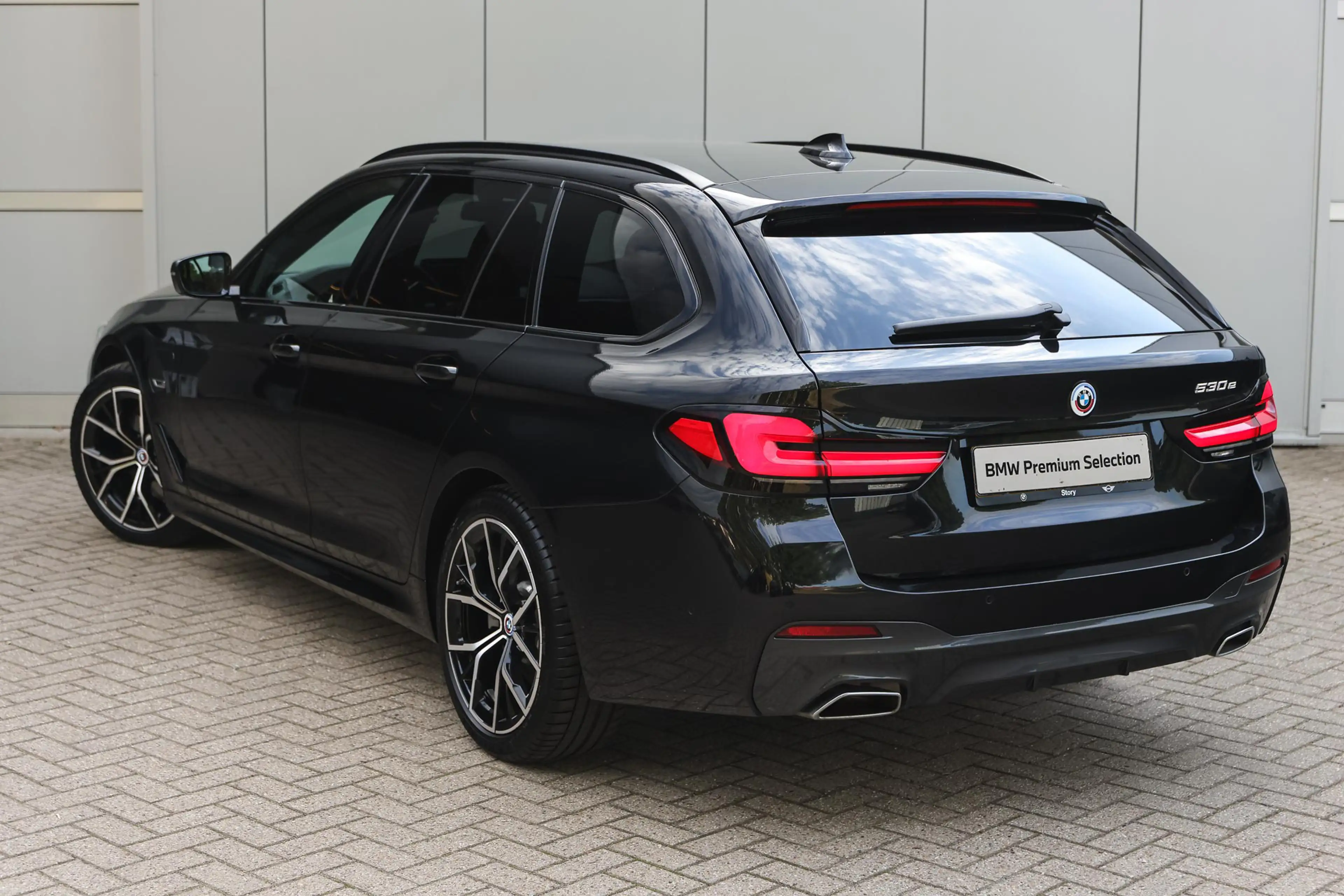 BMW 530 5 Serie Touring 530e High Executive M Sport Automa — photo 2