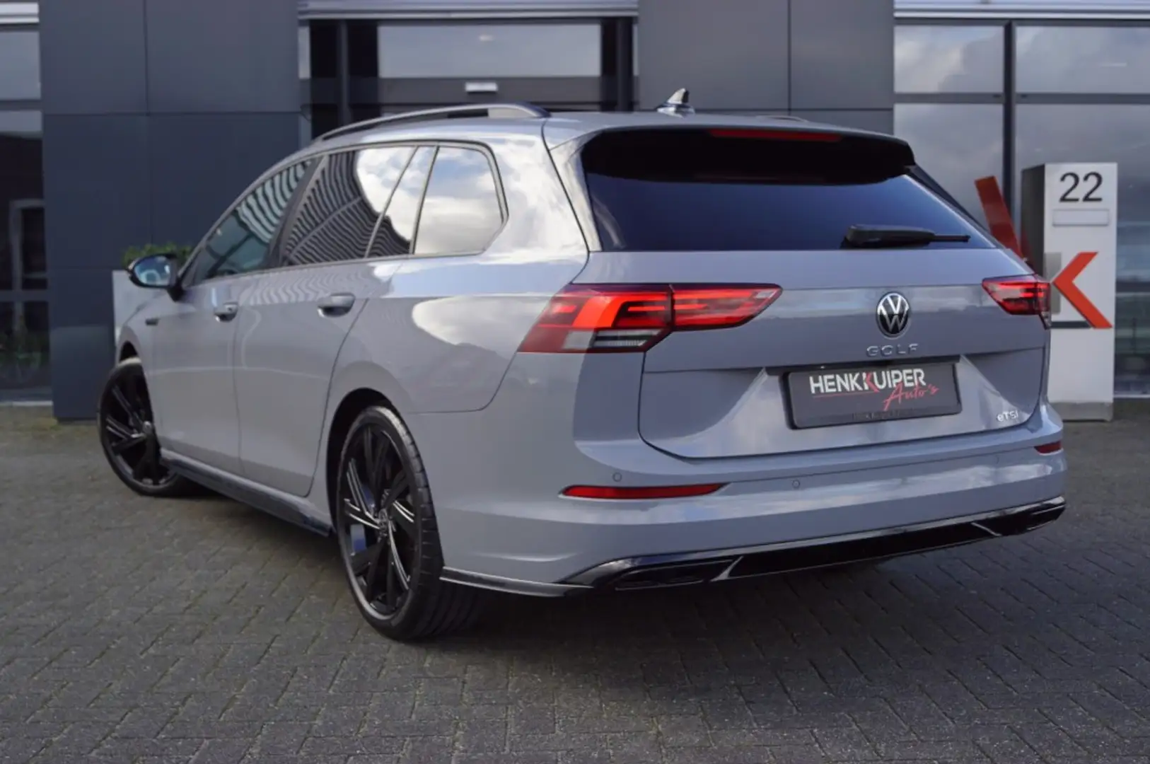 Volkswagen Golf Variant Variant 1.5 eTSI DSG R-Line 150pk /Panodak /El a-k Grijs - 2