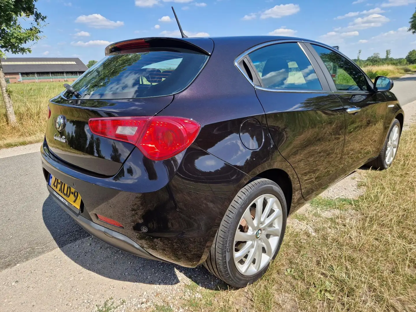 Alfa Romeo Giulietta 1.4 T Distinctive pas 83.300km 1ste eigenaar zeer Zwart - 2
