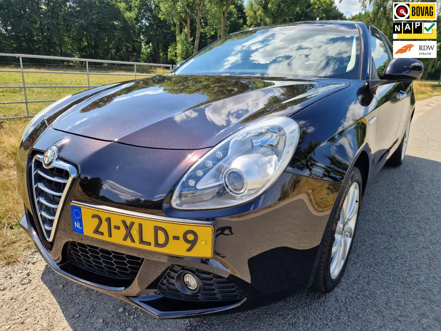 Alfa Romeo Giulietta 1.4 T Distinctive pas 83.300km 1ste eigenaar zeer Zwart - 1