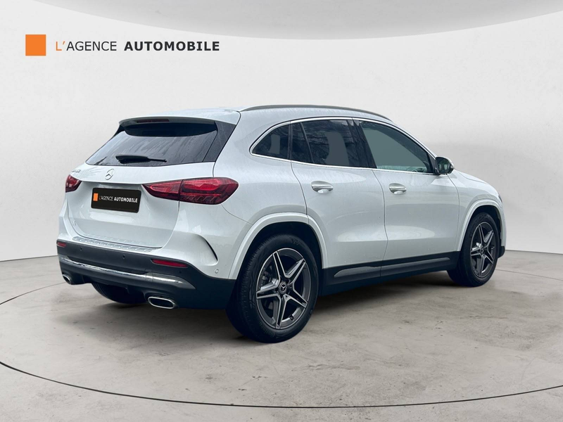 Mercedes-Benz GLA 180 L'agence Beersel - Garantie 12 Mois - AMG Line — photo 6