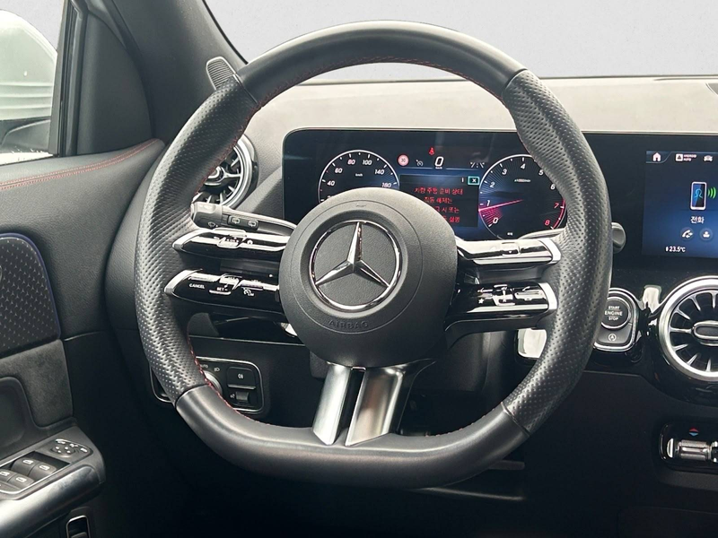 Mercedes-Benz GLA 180 L'agence Beersel - Garantie 12 Mois - AMG Line — photo 13