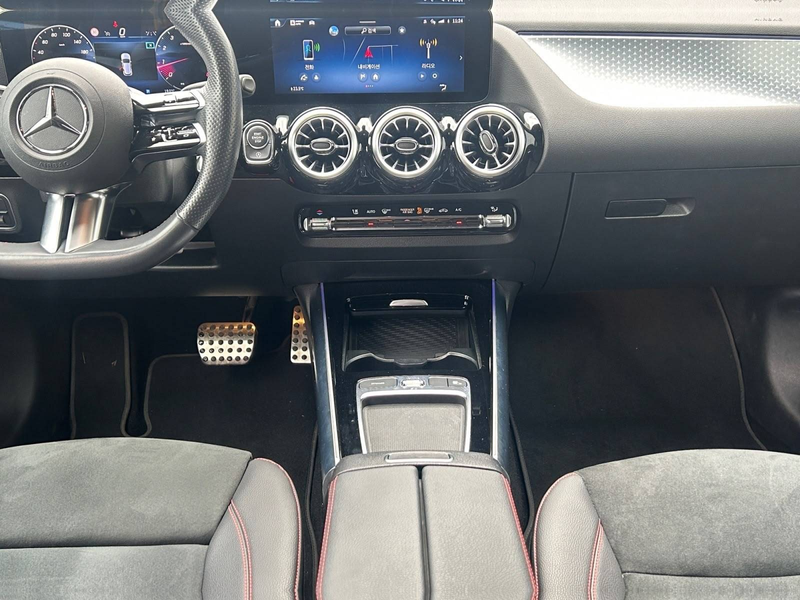 Mercedes-Benz GLA 180 L'agence Beersel - Garantie 12 Mois - AMG Line — photo 14