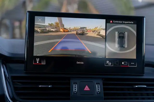 Audi Q5 view 12