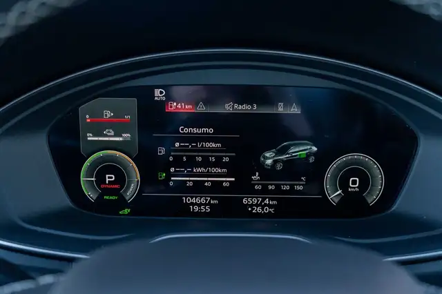 Audi Q5 view 10