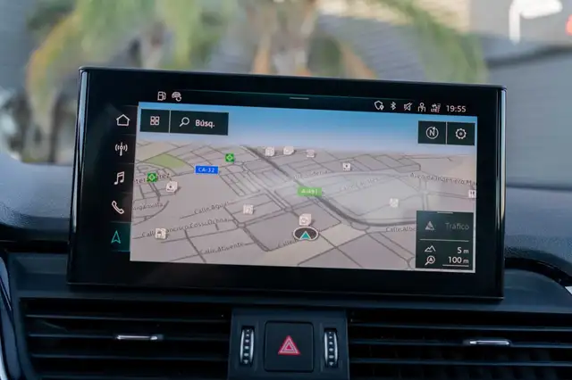 Audi Q5 view 11