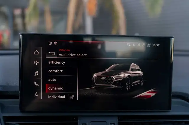 Audi Q5 view 14