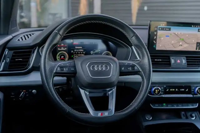 Audi Q5 view 9