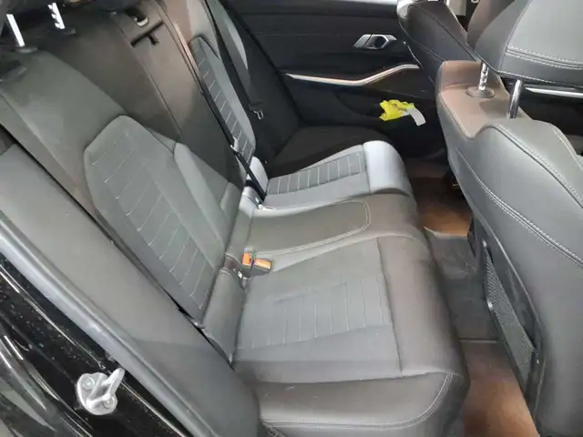 BMW 3 Series view 14