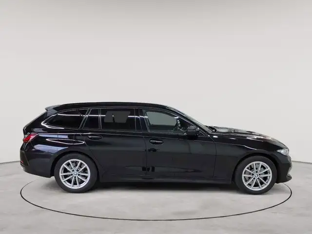 BMW 3 Series view 3