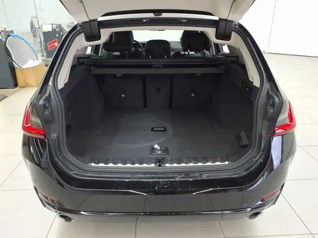 BMW 3 Series view 15
