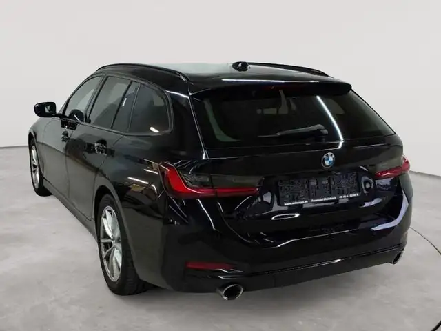 BMW 3 Series view 5