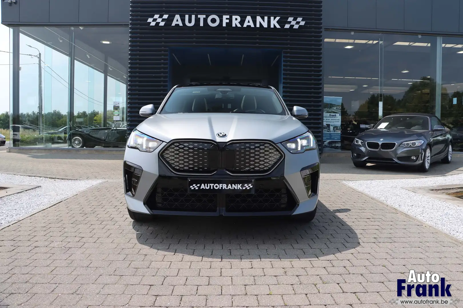 BMW iX2 30 / M-SPORT / PANO / 360CAM / DRIV PRO / TREKHK Gri - 2