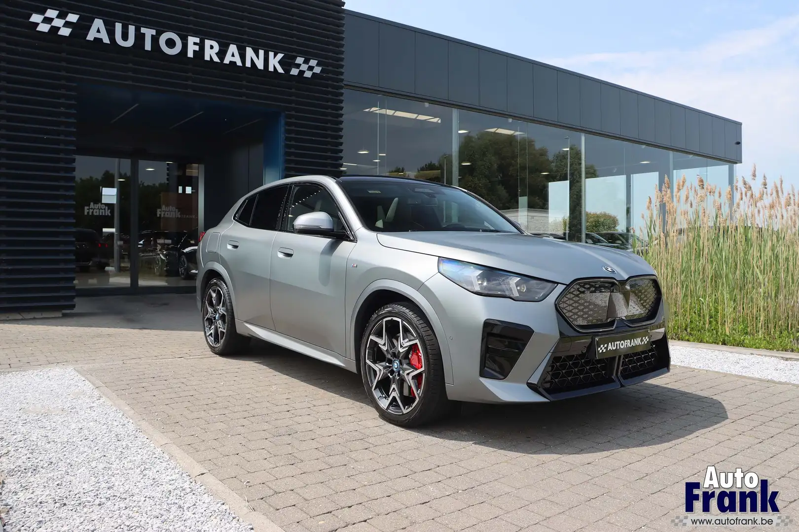 BMW iX2 30 / M-SPORT / PANO / 360CAM / DRIV PRO / TREKHK Gri - 1