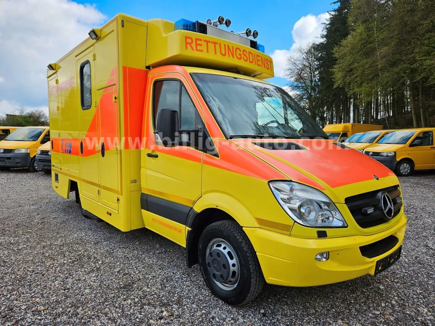 Mercedes-Benz Sprinter Krankenwagen Rettungswagen Ambulance Jaune - 1