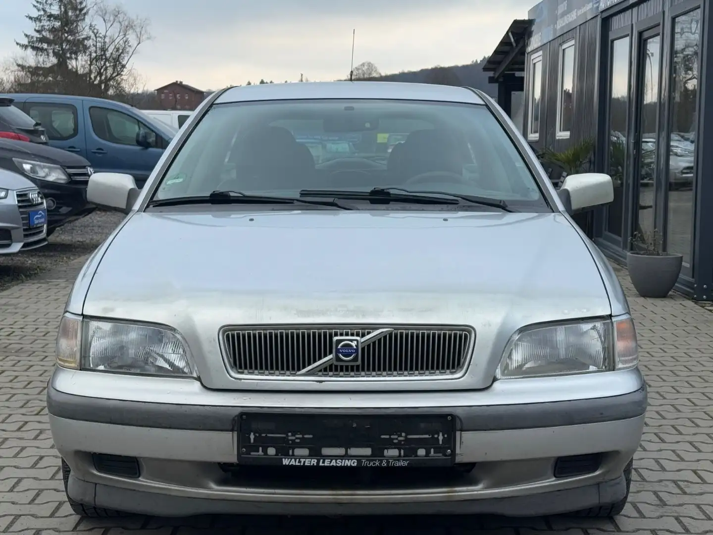 Volvo V40 1.8 Kombi Grau - 2