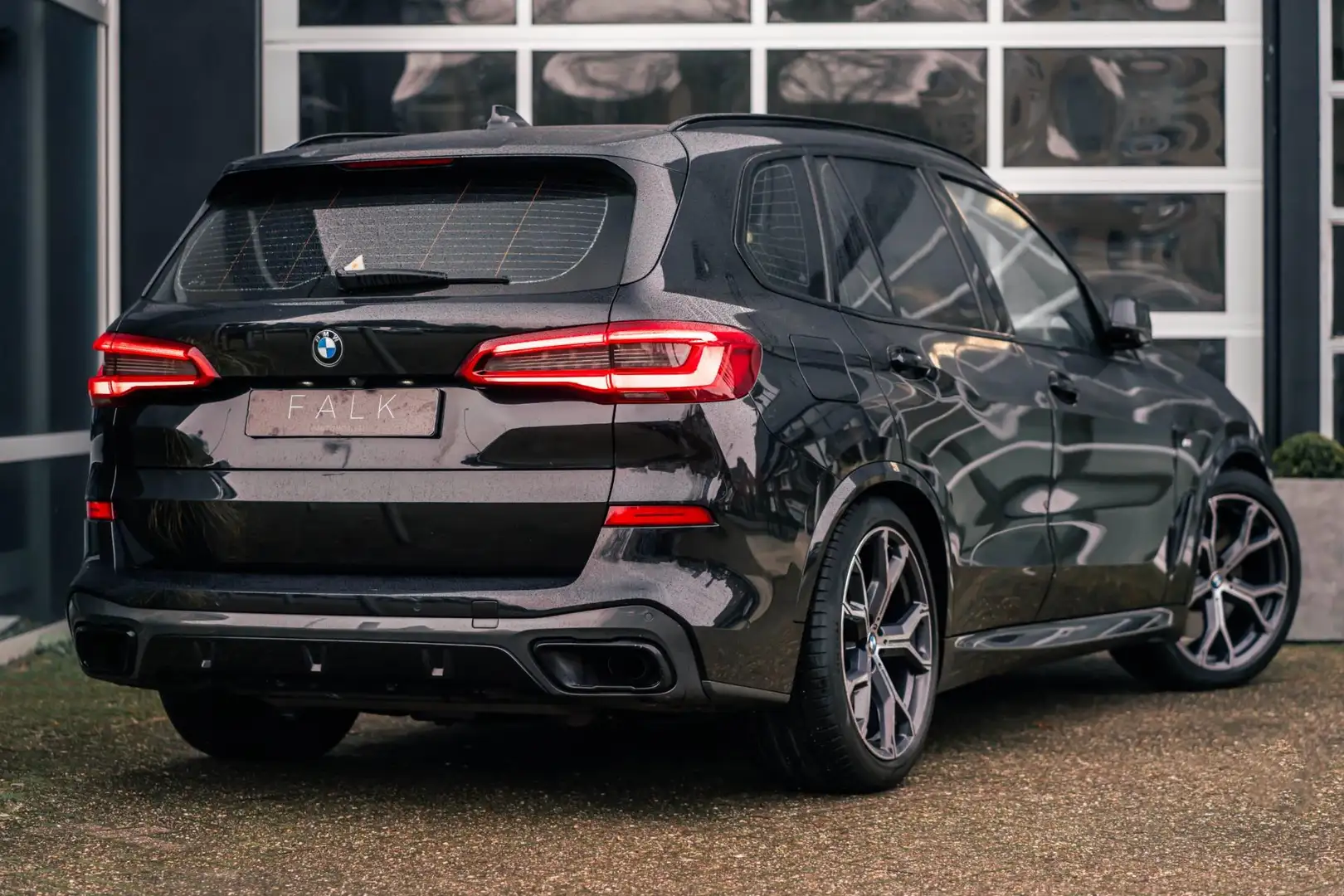 BMW X5 XDrive30d High Executive H&K ADAP. LED ACC LANE AS Zwart - 2