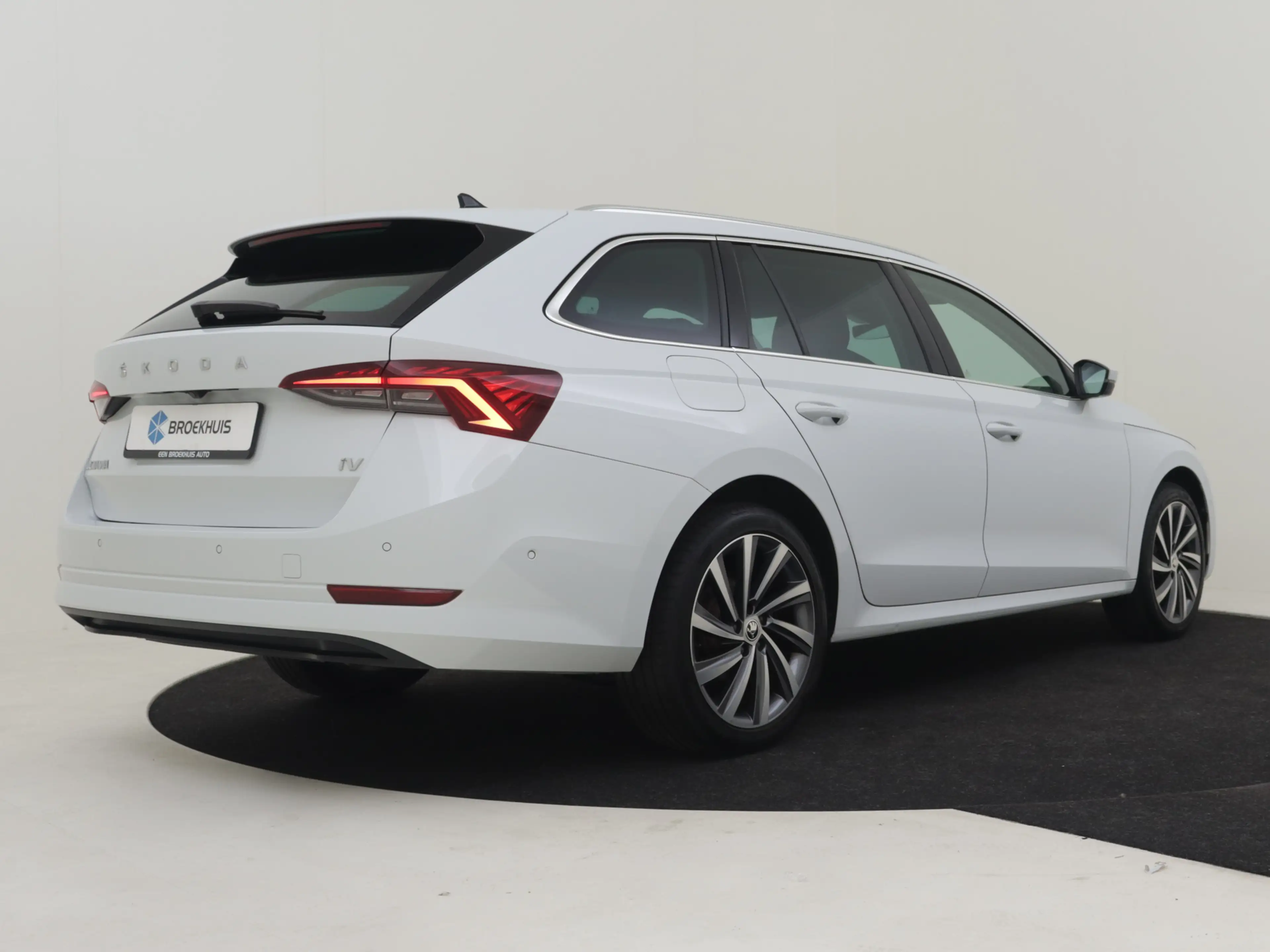 Skoda Octavia Combi 1.4 TSI iV PHEV Style 245pk | Stoelventilati — photo 2