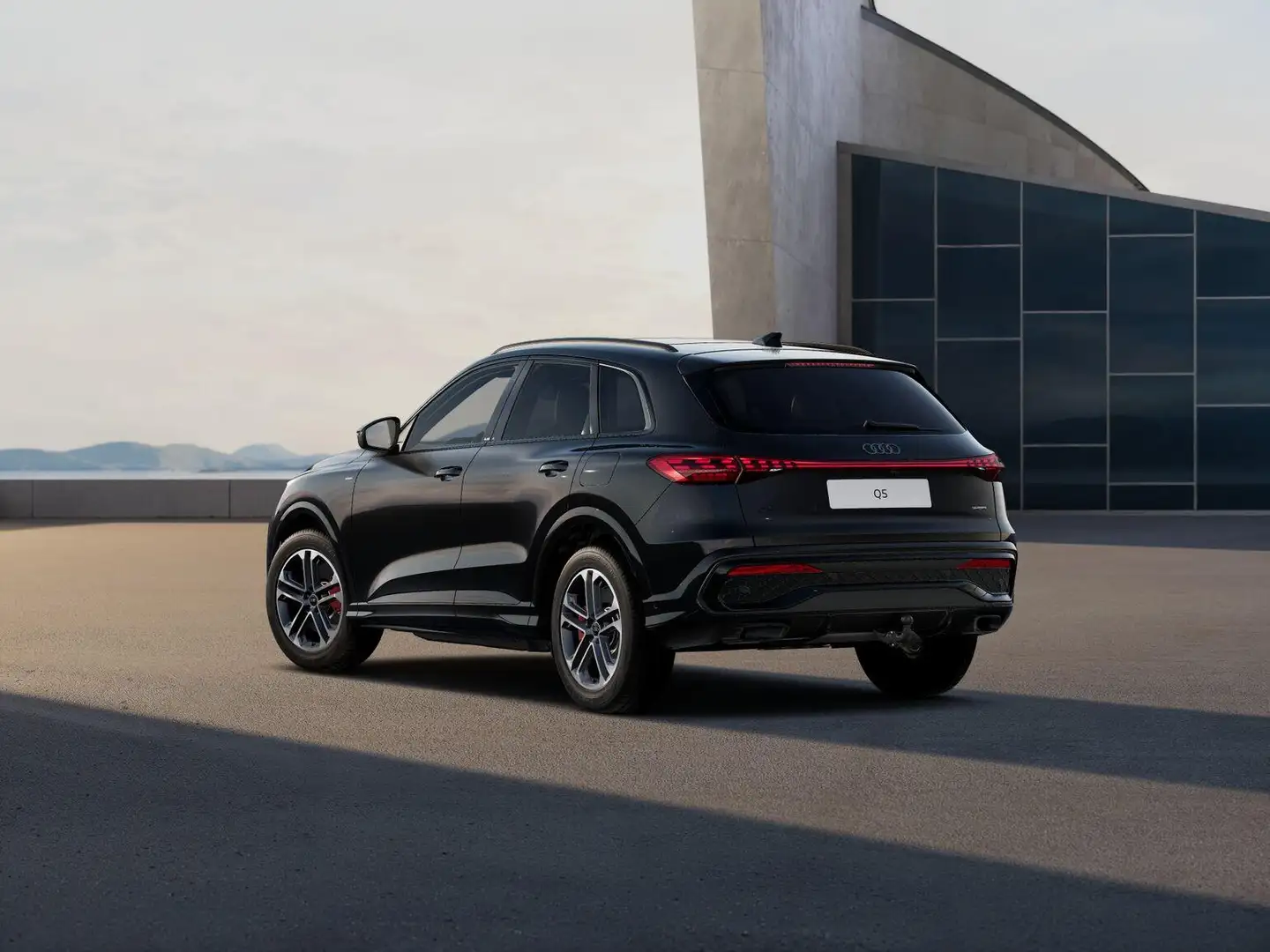 Audi Q5 2.0 TFSI e-hybrid quattro S edition Competition | Zwart - 2