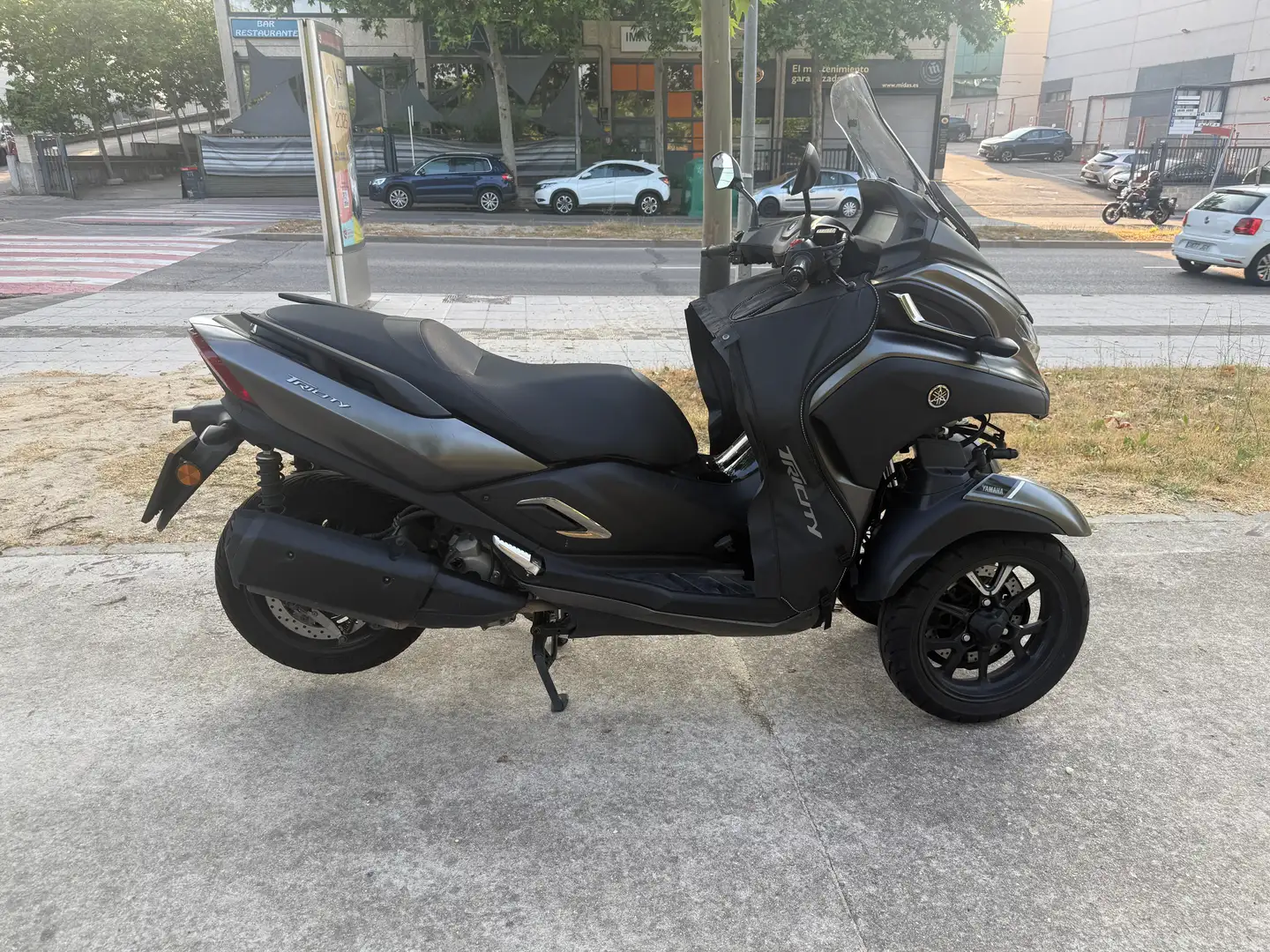 Yamaha TriCity 300 Gris - 1
