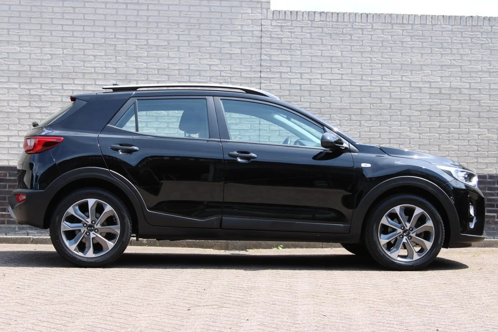 Kia Stonic 1.0 T-GDi DynamicLine Navigatie | Cruise control | Zwart - 2