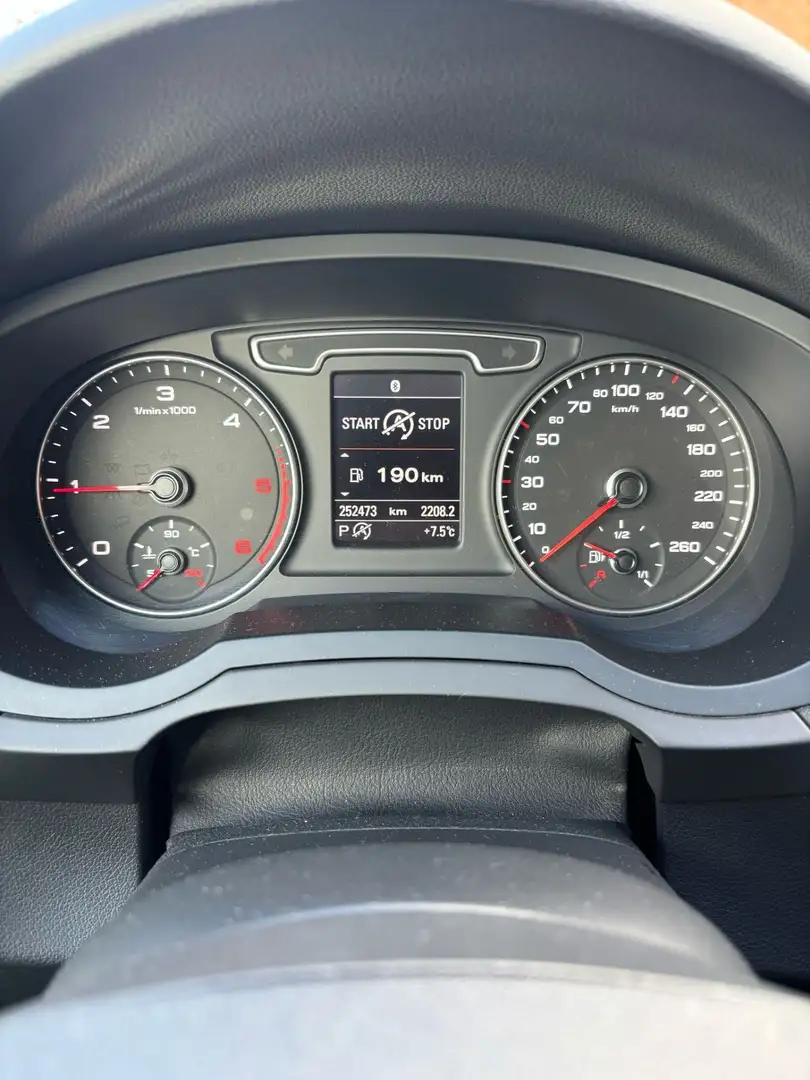 Audi Q3 2.0 TDi Quattro S line tronic - 2