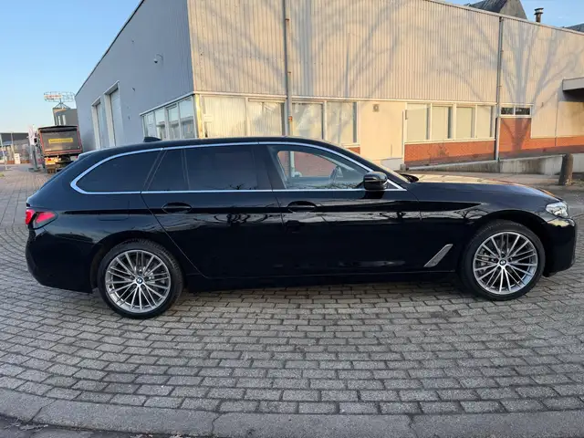BMW 5 Series view 11