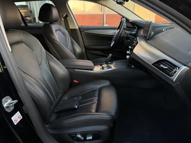 BMW 5 Series view 16