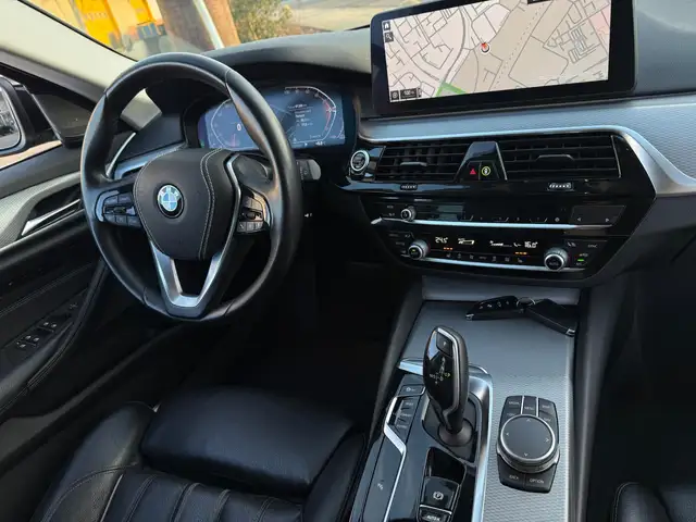 BMW 5 Series view 19