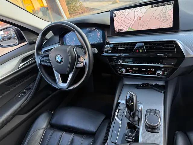 BMW 5 Series view 17