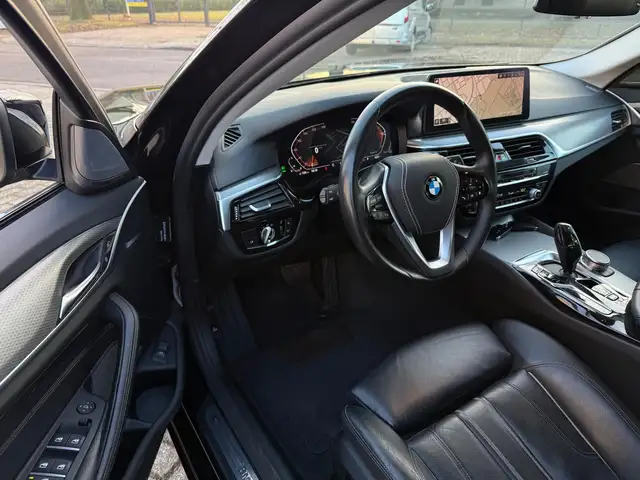 BMW 5 Series view 13