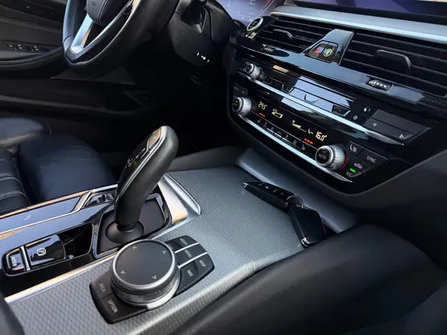 BMW 5 Series view 18