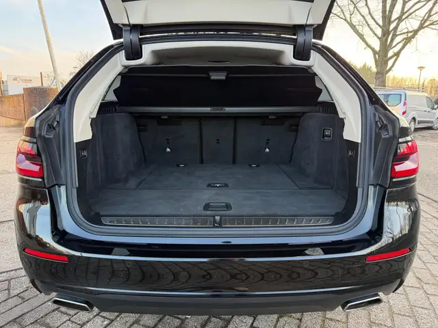 BMW 5 Series view 23